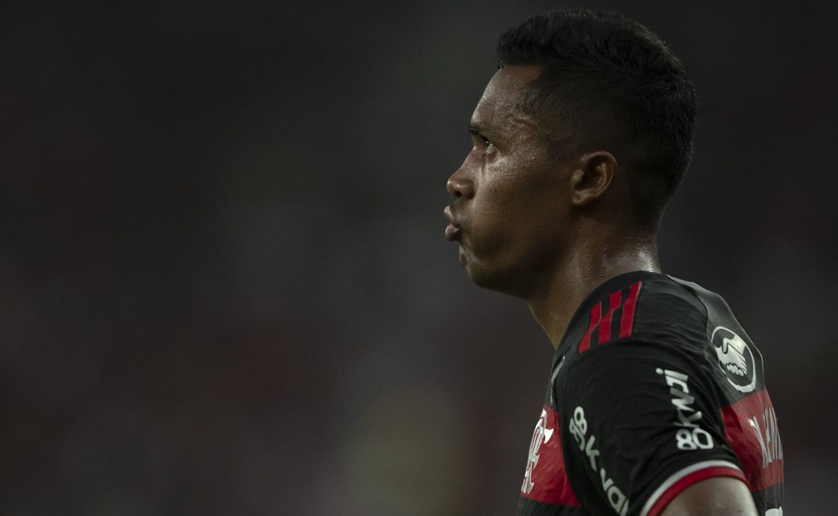 Filipe Luís toma decisão sobre Alex Sandro antes de enfrentar o Fortaleza