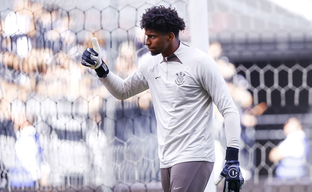 Flamengo recebe valor à vista e concretiza venda de Hugo Souza ao Corinthians