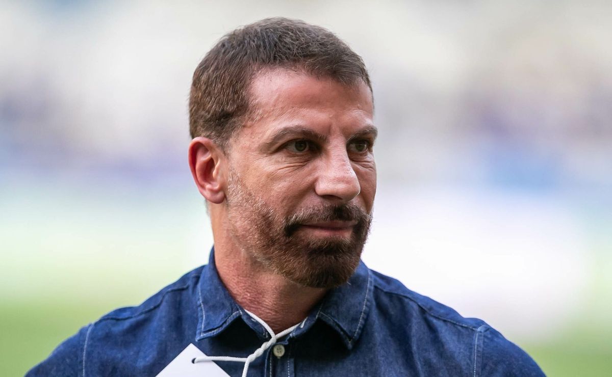 Pedrinho define permanência de Felipe Maestro e sonda Hernán Crespo e +2
