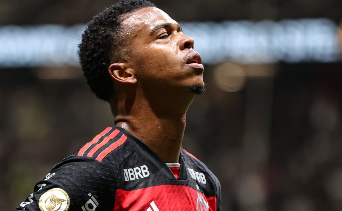 Flamengo toma decisão inesperada e comunica Carlinhos, Lorran e +2 momentos depois empate com Fortaleza