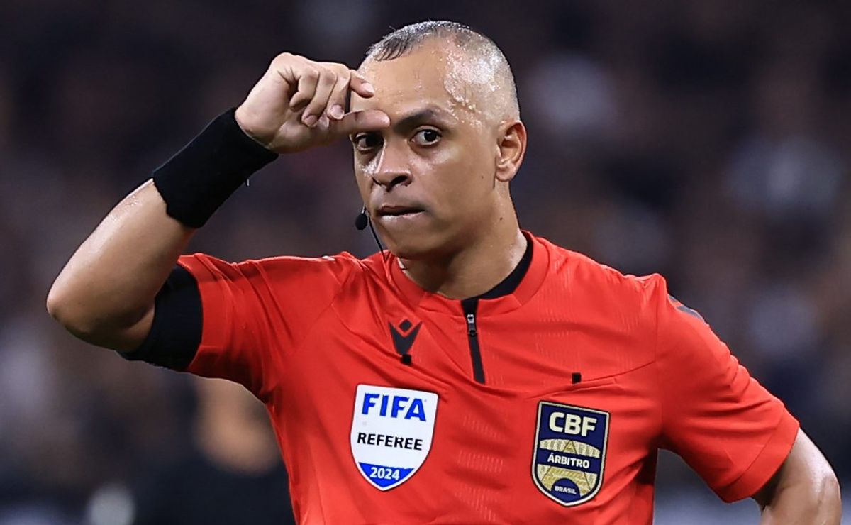 Wilton Pereira Sampaio é analisado por ex-árbitros após polêmicas em Palmeiras x Botafogo pelo Brasileirão
