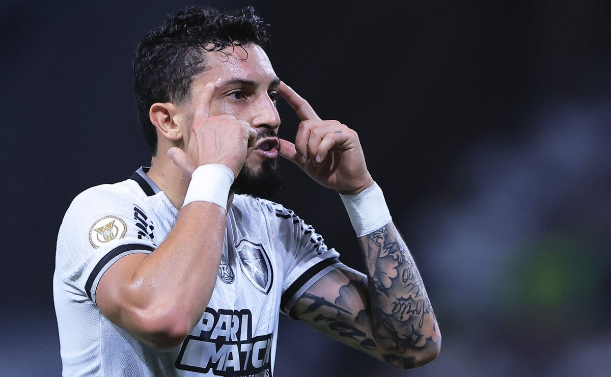 Alex Telles faz análise de Botafogo x Palmeiras e projeta reta final: “São importantes”