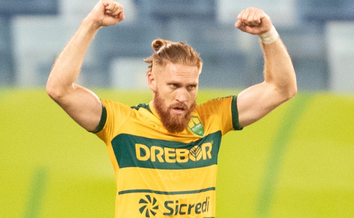 Internacional fica ciente de situação de Isidro Pitta no Cuiabá e fica alerta