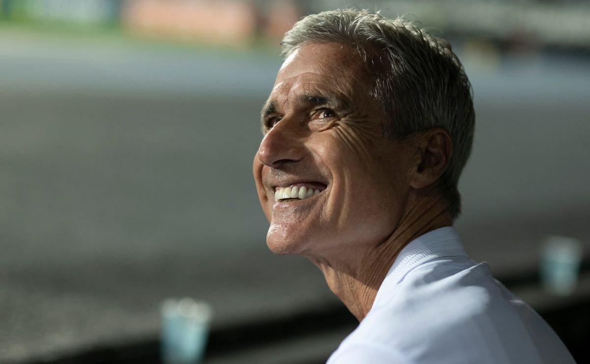 Santos recebe pedido de Luís Castro e Marcelo Teixeira fica irritado com situação do técnico