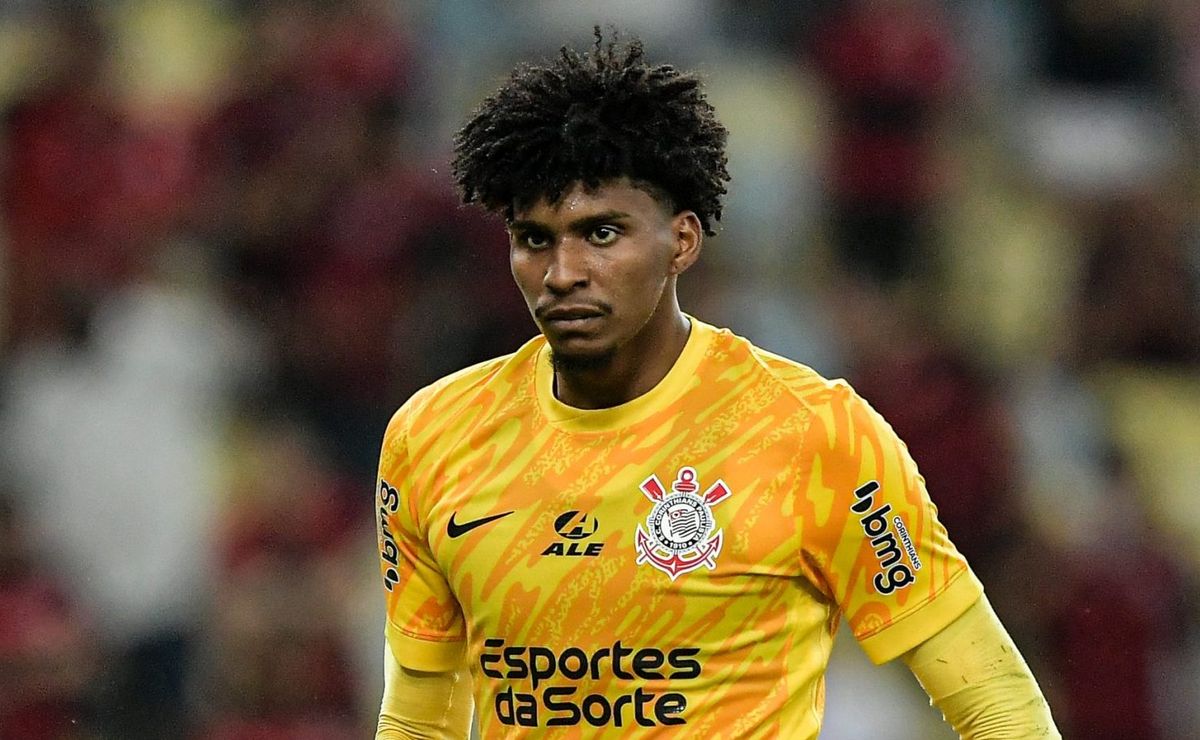 Flamengo pretende dá o troco no Corinthians por Hugo Souza e entra na disputa por Erick Pulga