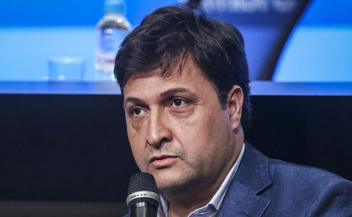 Grêmio abre negociação e Alberto Guerra autoriza contratação de Artur, do Zenit, por empréstimo