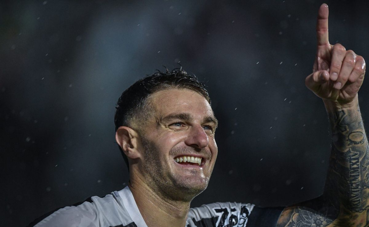 Vegetti chegando ao Corinthians em 2025 pedido por Ramón Díaz é negado por assessor do Vasco