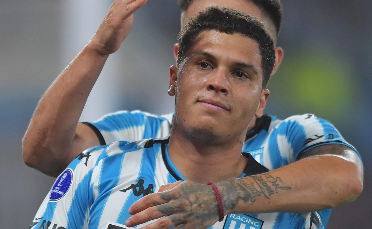 Marcelo Teixeira toma decisão sobre Quintero e Almendra no Santos e vai fechar só com aval de novo técnico