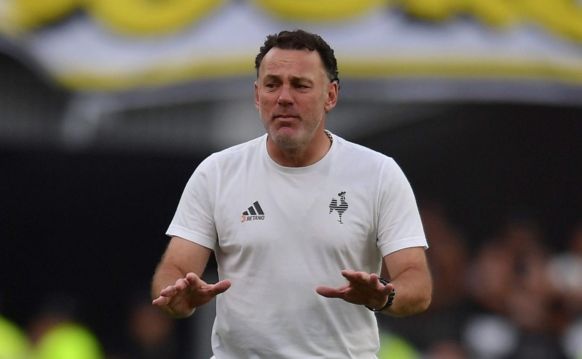 Em Atlético-MG x Botafogo, Gabriel Milito é criticado pelo torcedor após alterações feitas