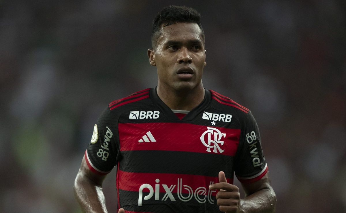 Alex Sandro, do Flamengo, aborda possibilidade de complicar o Fluminense: “Vamos pensar...”