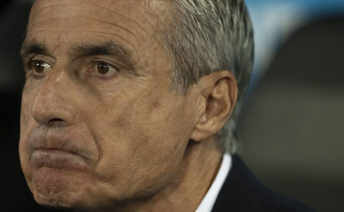 Santos não quer esperar mais e toma posição sobre contratação de Luís Castro