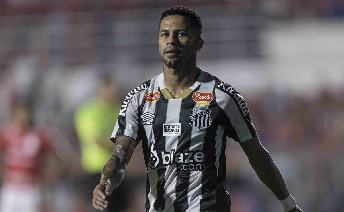 Serginho recebe novo comunicado no Santos de Marcelo Teixeira e permanência para 2025 pode acontecer