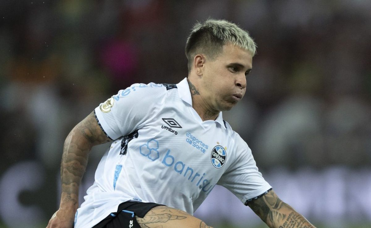 Fora do Grêmio, Soteldo retorna para Santos e rival prepara oferta milionária