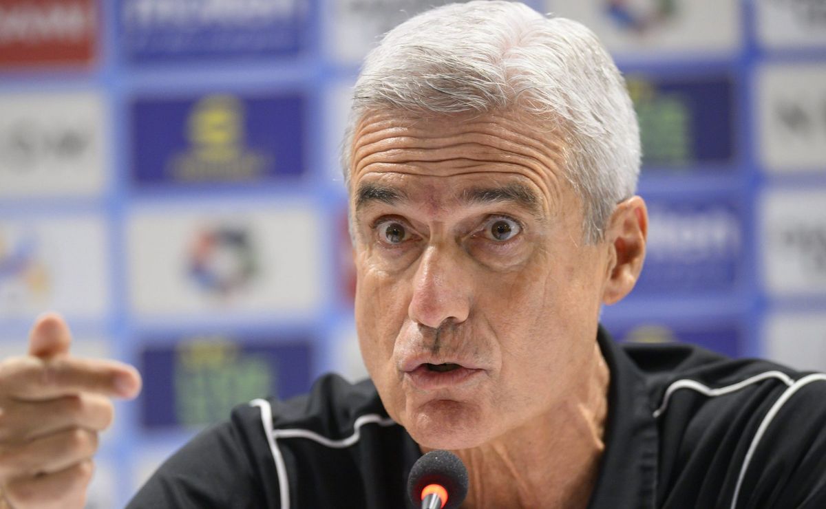 Santos se afasta de Luís Castro, analisa Gustavo Quinteros, mas se reaproxima de Renato Portaluppi