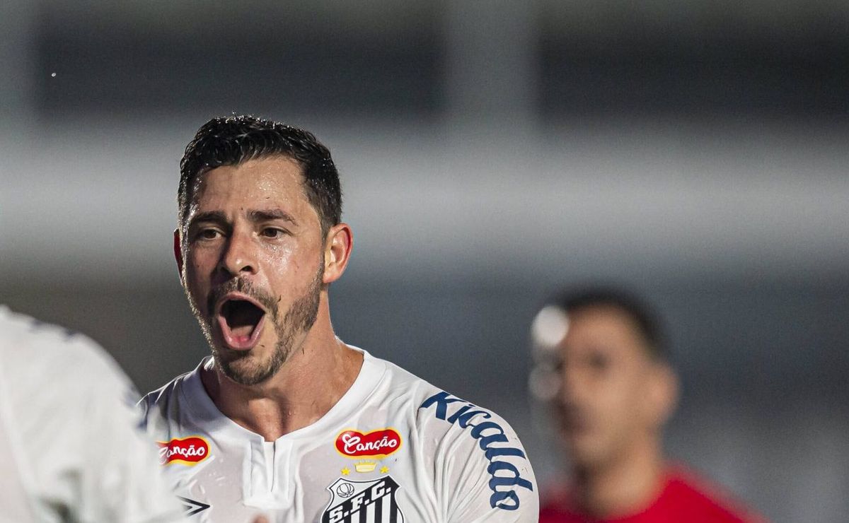 Após buscar contratação de Giuliano, Coritiba procura o Santos e quer assinar com Messias