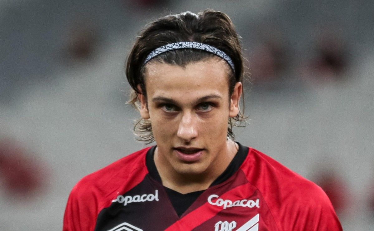 Vasco pode anunciar reforço para 2025 e quer fechar com Canobbio, do Athletico-PR