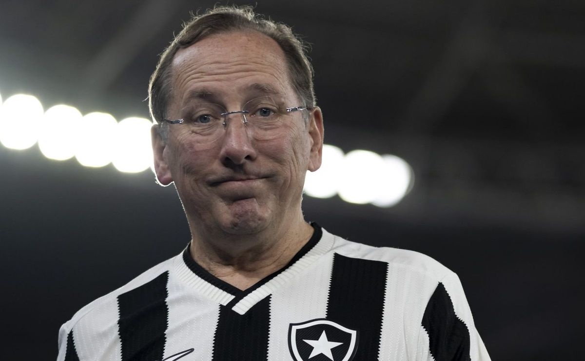 John Textor é informado em que canal vão passar os jogos do Botafogo no Super Mundial