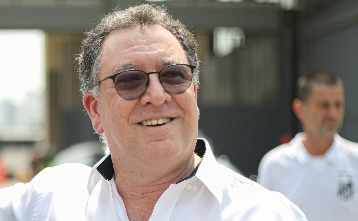 Marcelo Teixeira age e Santos monitora técnico argentino Matías Almeyda para 2025