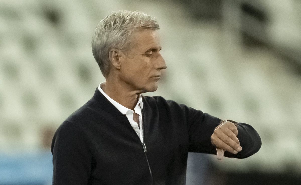 Luís Castro vira 'alvo principal' do Atlético-MG após saída de Milito, e contatos são feitos