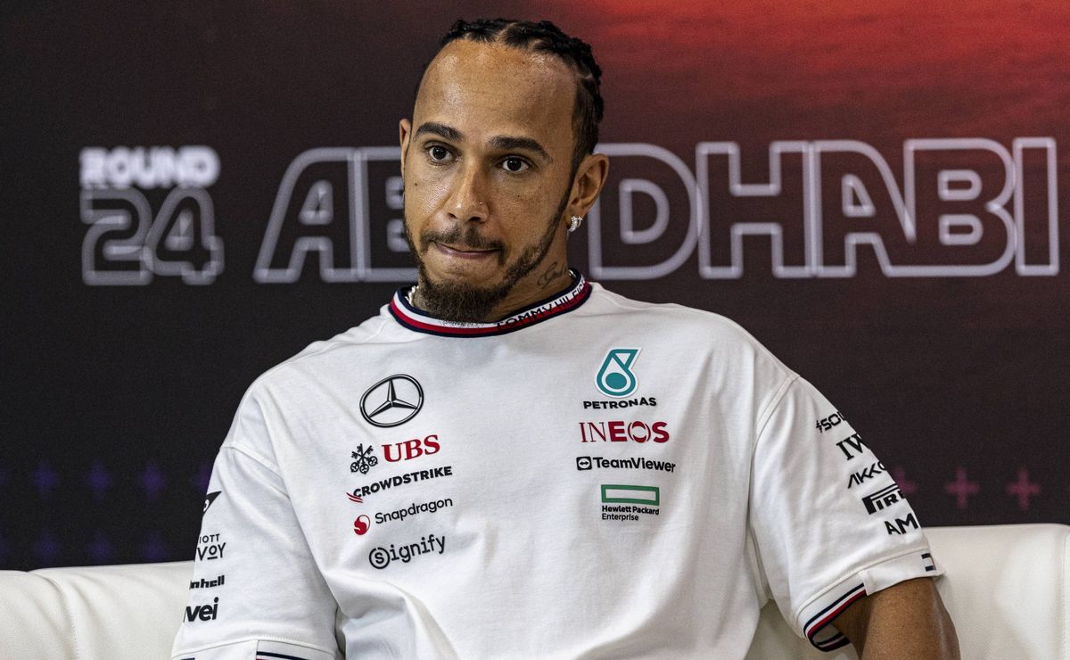 Lewis Hamilton rejeita comparações com Schumacher na Ferrari: “O futuro é uma incógnita”