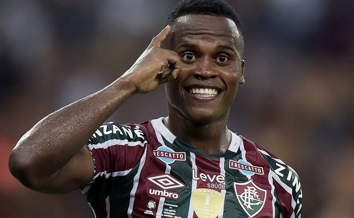 Leila aposta em jogo no Allianz para Palmeiras avançar na contratação de Arias, do Fluminense