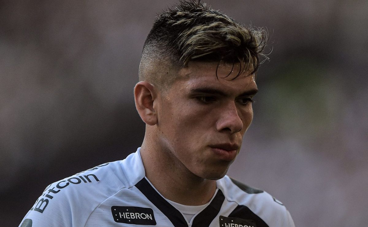 Carlos Palácios rende quantia milionária ao Vasco com transferência para o Boca Juniors, da Argentina