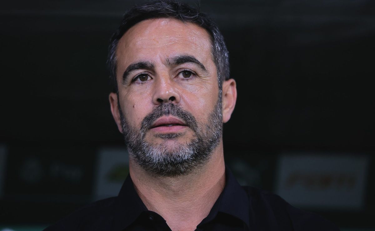 Luís Castro elogia Artur Jorge e fala sobre campanhas de sucesso no Botafogo