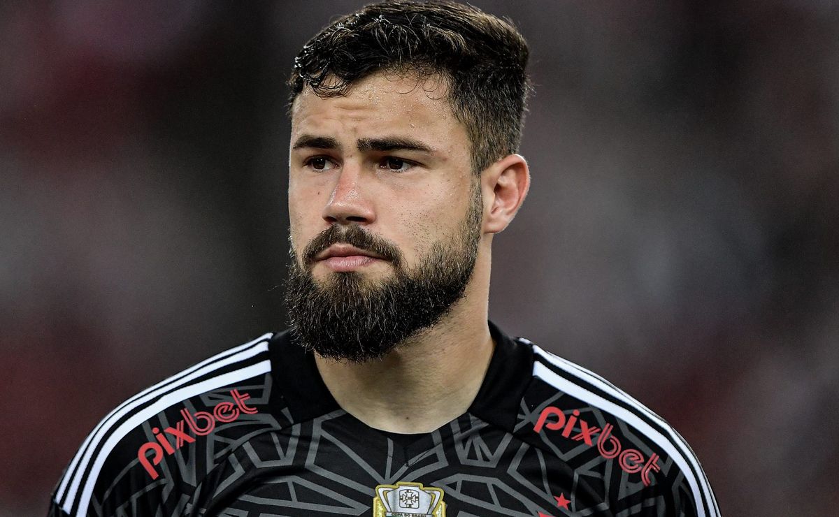 Flamengo pode cancelar renovação de Matheus Cunha após Rogério Ceni pedir goleiro no Bahia