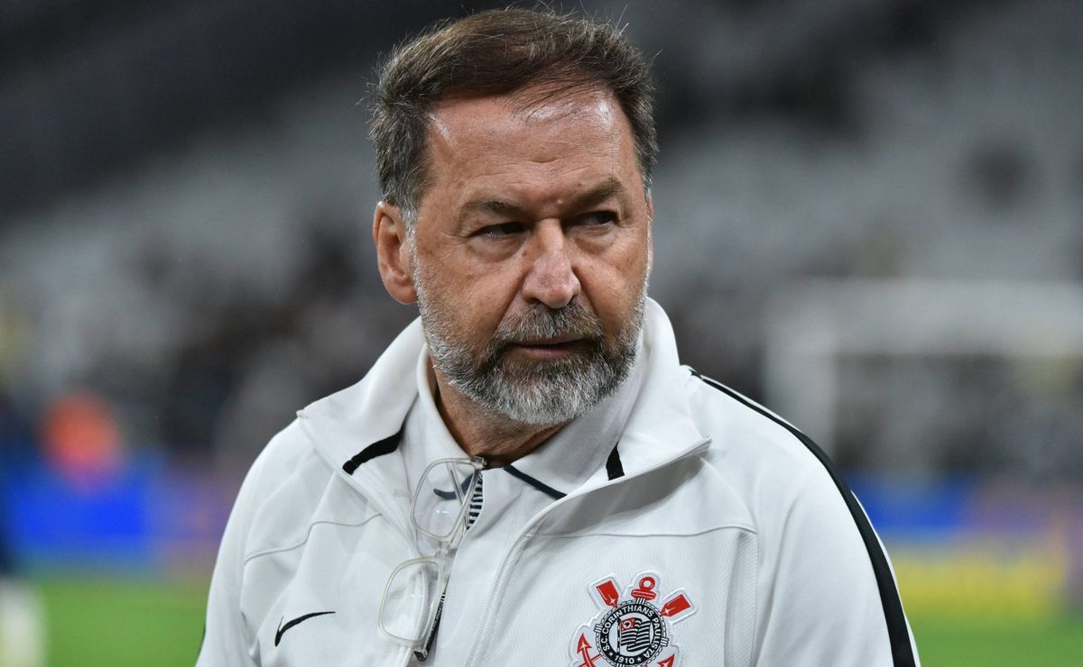 Augusto Melo abre negociações no Corinthians com Grupo City para fechar novo contrato com atacante Talles Magno