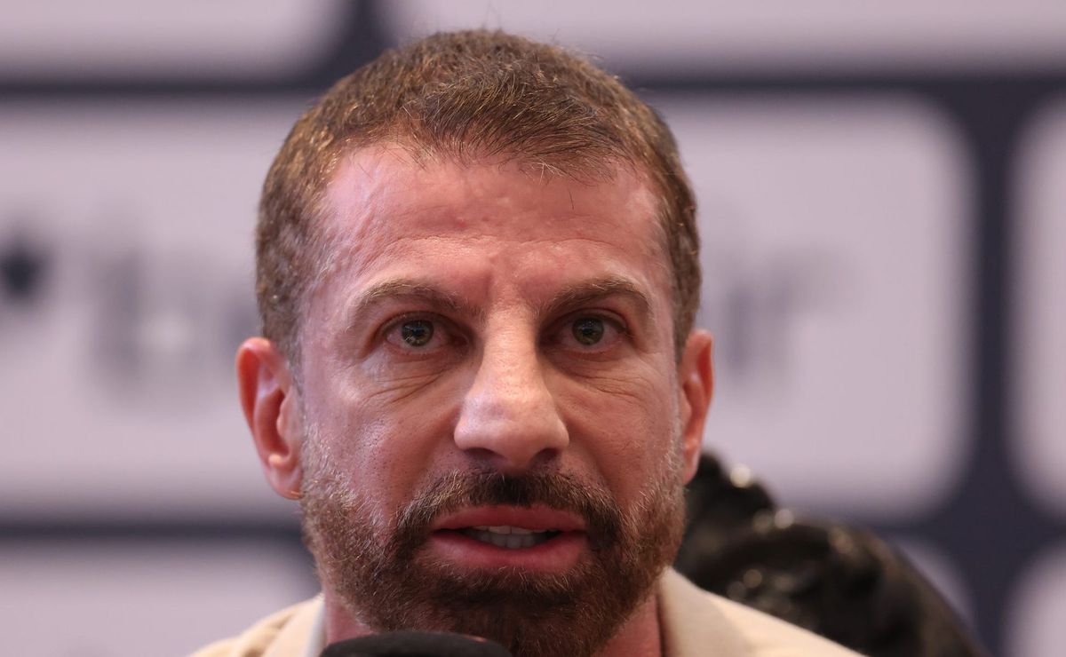 Na busca por novo técnico do Vasco, Pedrinho é surpreendido por ex-Boca Juniors