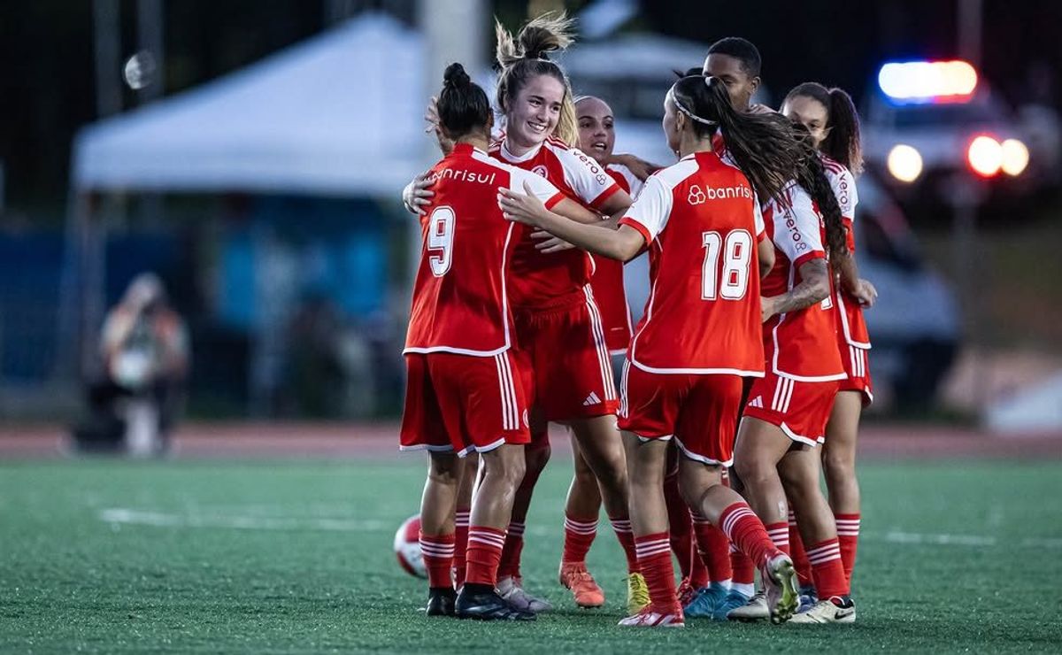 Internacional goleia o Botafogo por 4 a 0 e garante vaga na semifinal da Copinha