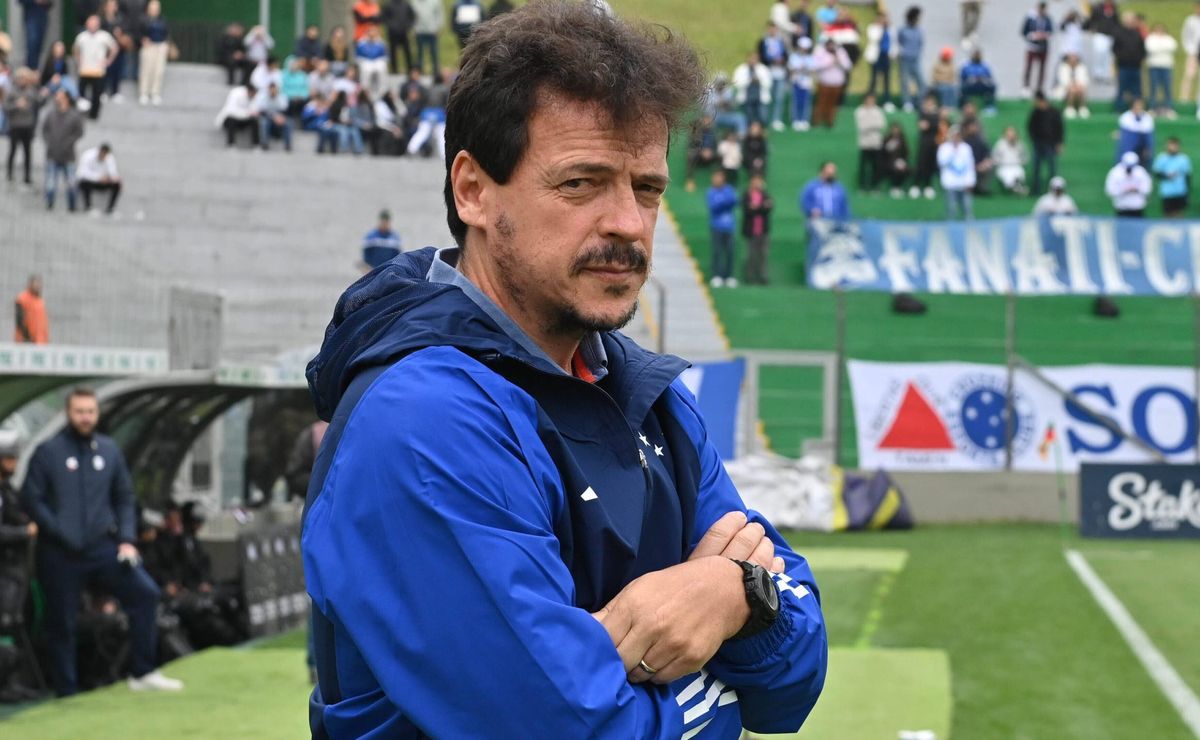 Fernando Diniz tem reviravolta e reassume como técnico do Cruzeiro