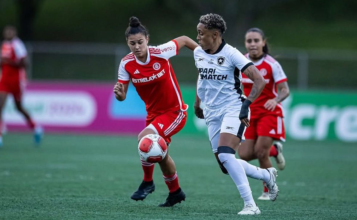 Torcida do Botafogo desabafa após eliminação na Copinha e faz exigências para o futebol feminino