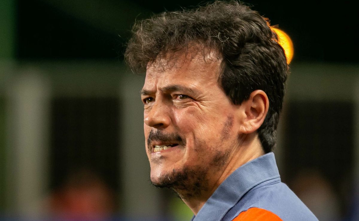 Roger Flores aprova decisão de Pedrinho BH sobre Fernando Diniz não ser demitido pelo Cruzeiro