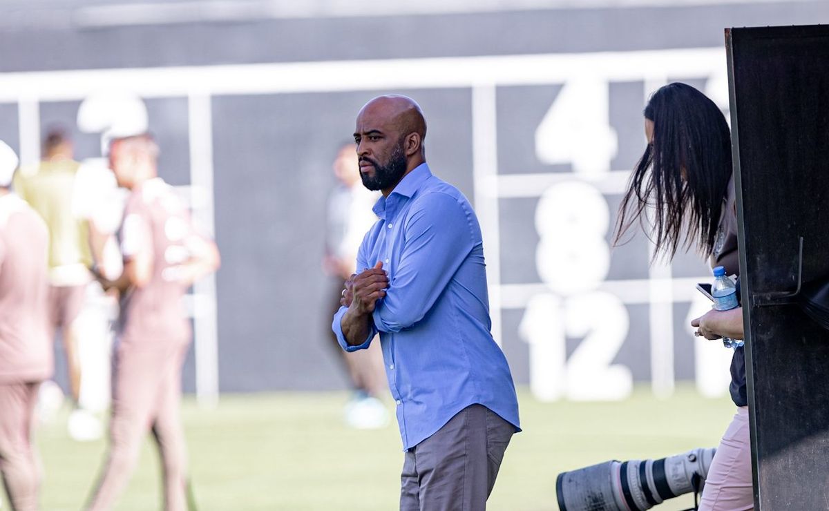 Fabinho Soldado acerta detalhes para Corinthians renovar o contrato com André Carrillo