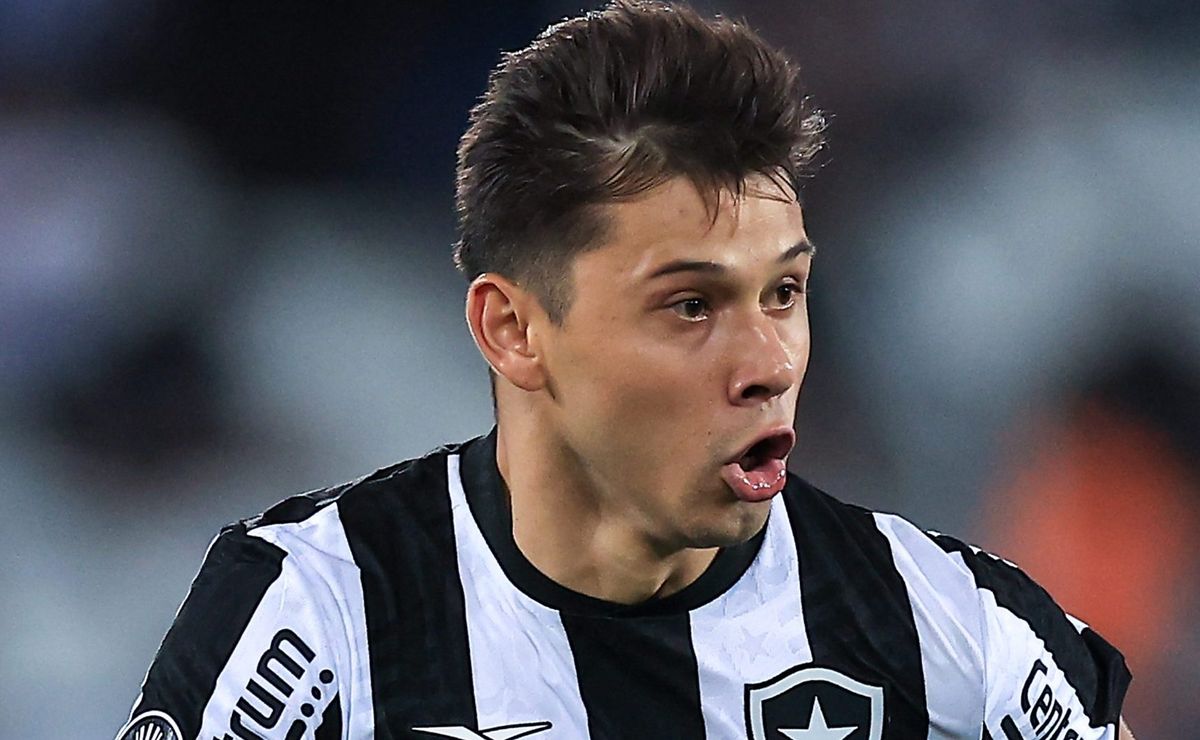 Botafogo oferece Óscar Romero e mais 2 ao Santos para fechar contratação do zagueiro Jair