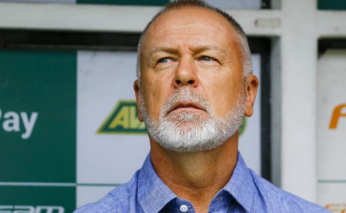 Fluminense acerta detalhes e se aproxima de acordo por renovação com Mano para 2025