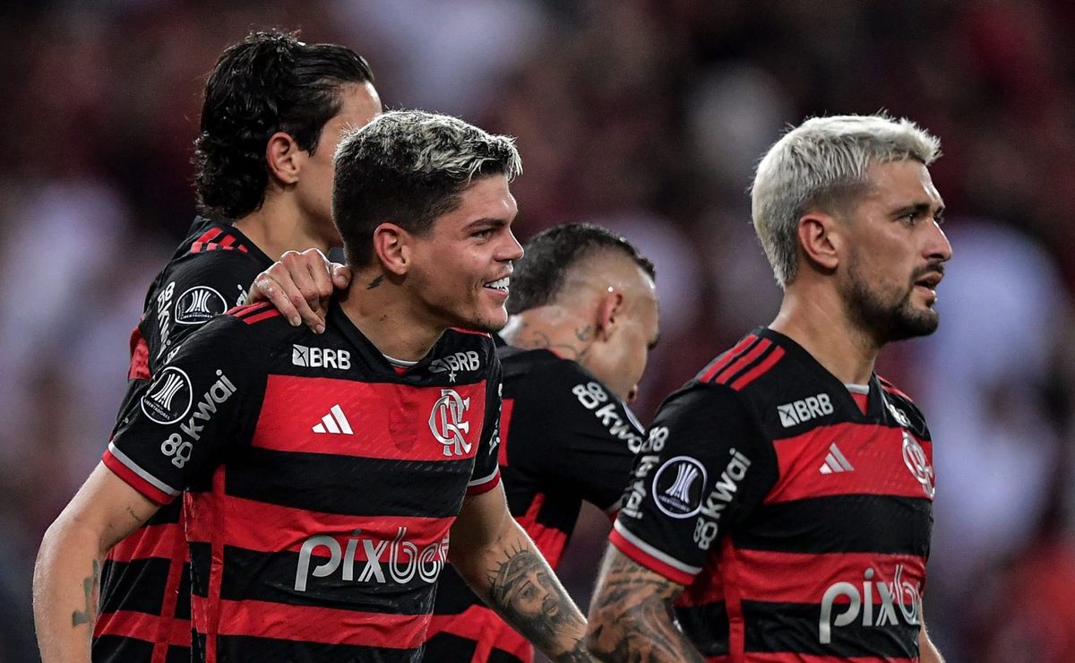 Flamengo se prepara para vender campeão da Copa do Brasil e Ayrton Lucas pode ser liberado em janeiro