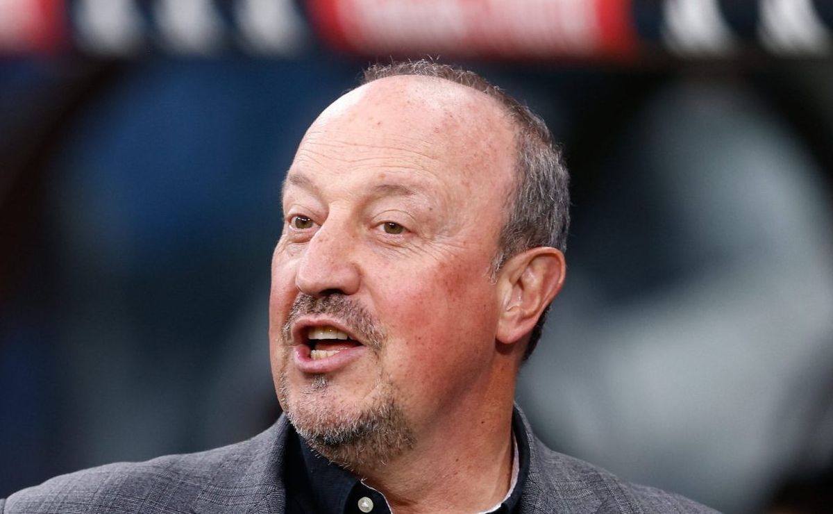 Rafa Benítez aceita treinar o Grêmio e sugestão chega na mesa de Alberto Guerra