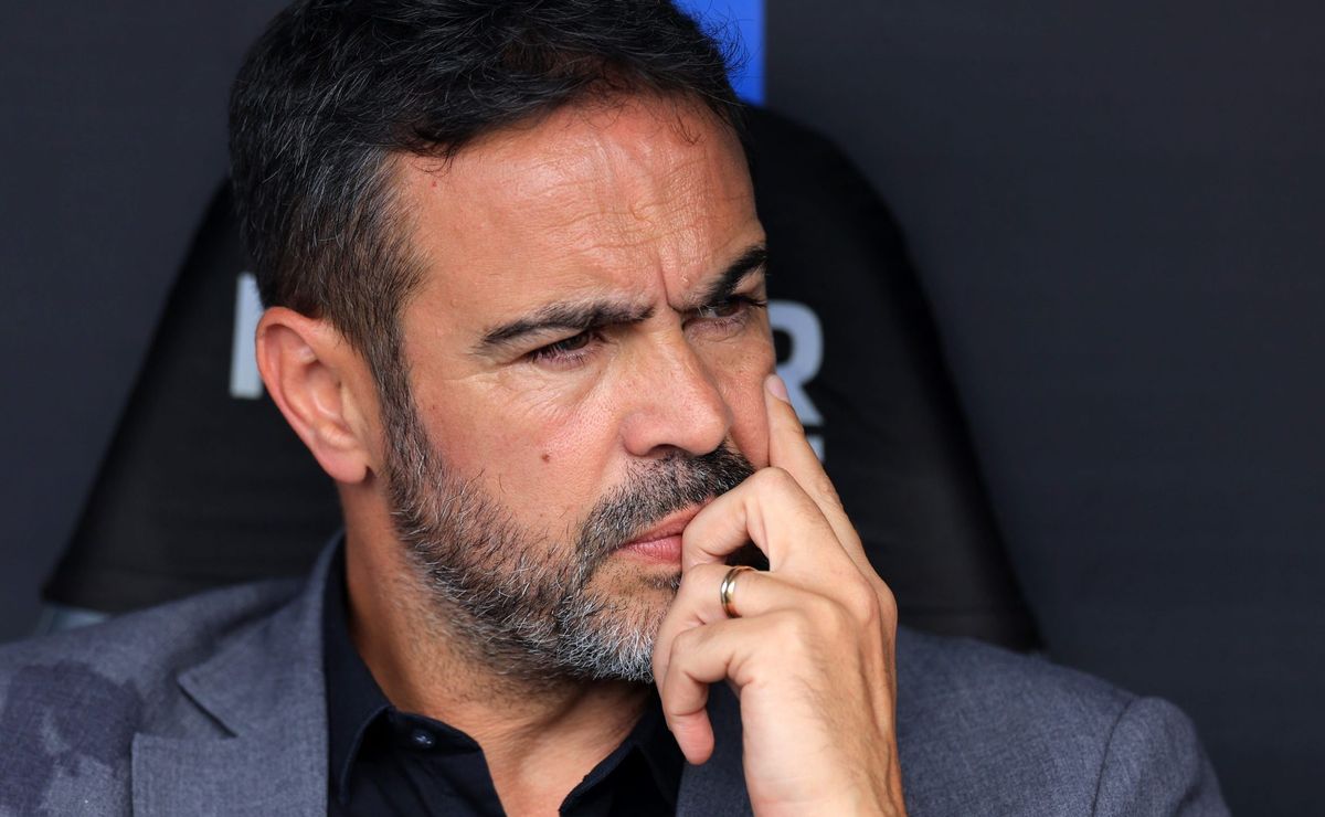 Artur Jorge recebe críticas de torcedores do Botafogo após derrota para o Pachuca: “Não entendi”