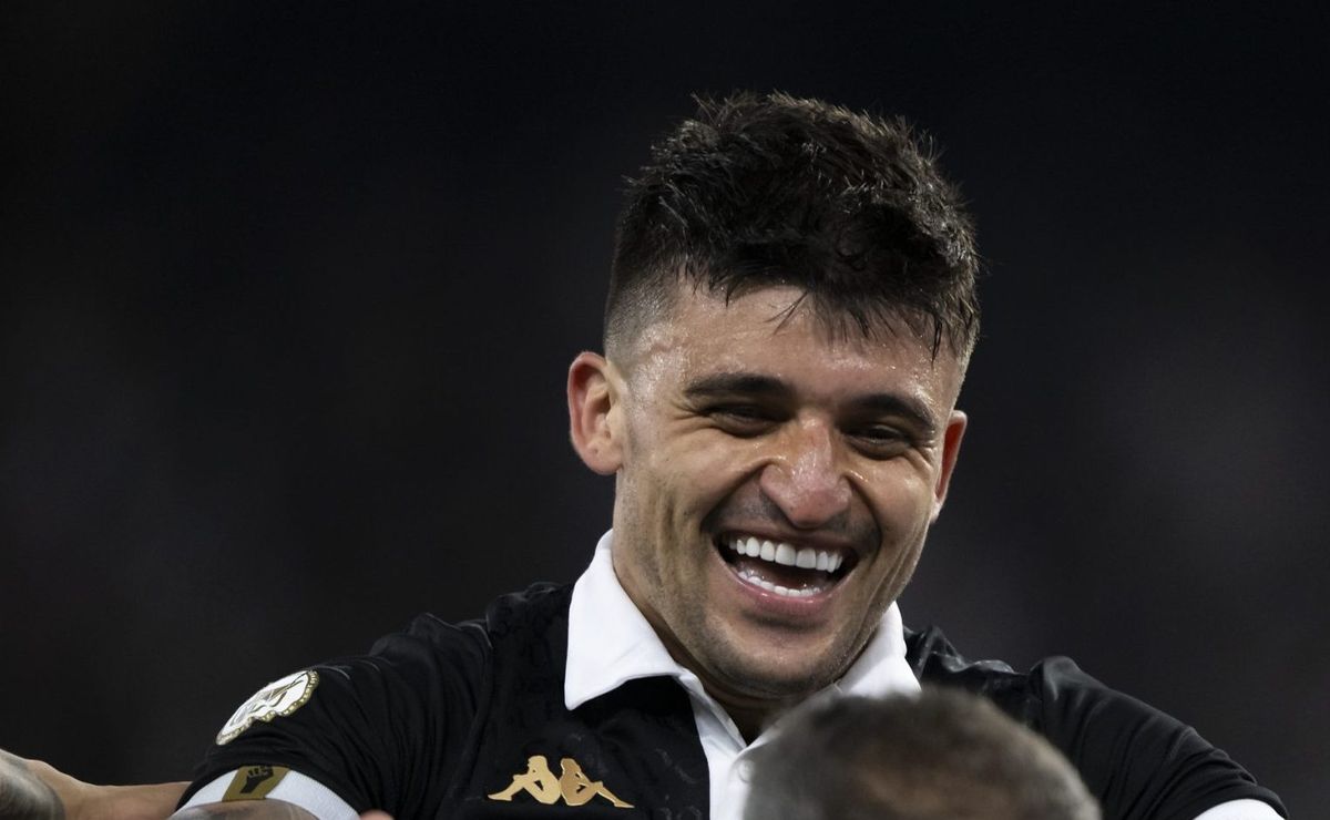 Situação de Victor Luís no Vasco tem reviravolta e lateral vai ficar