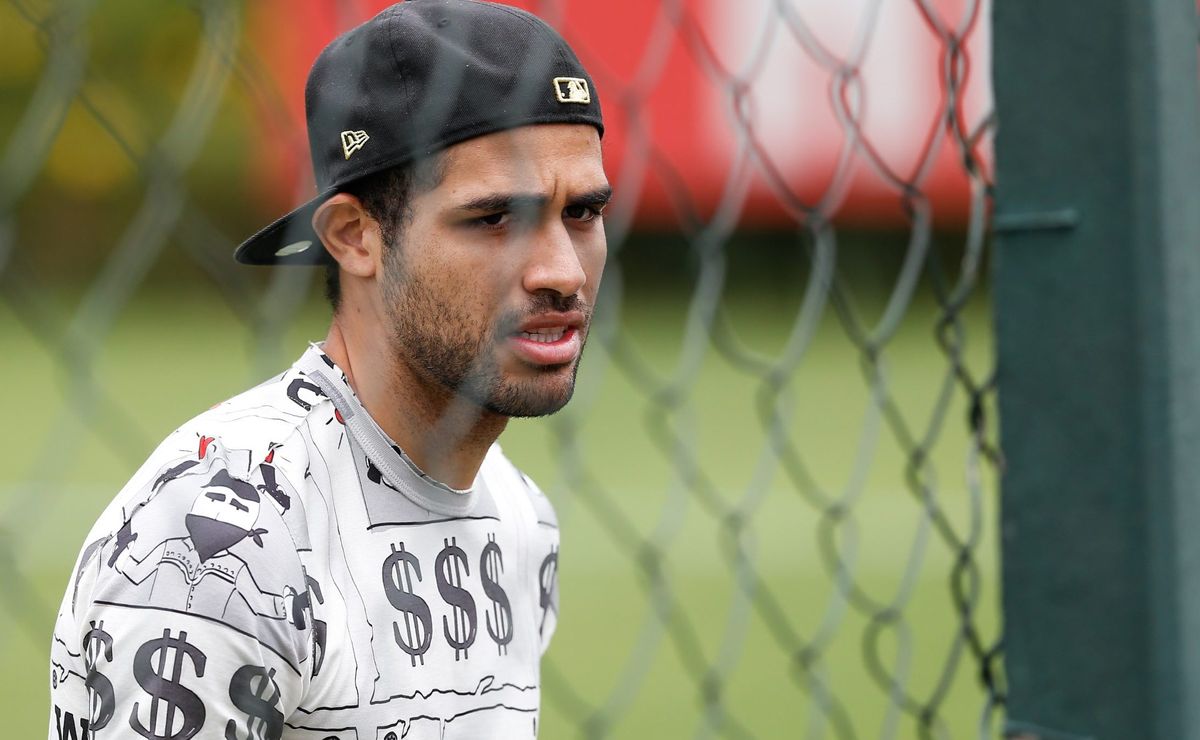 Alan Kardec, do Atlético-MG, tem mudança roubada em avenida do Rio de Janeiro