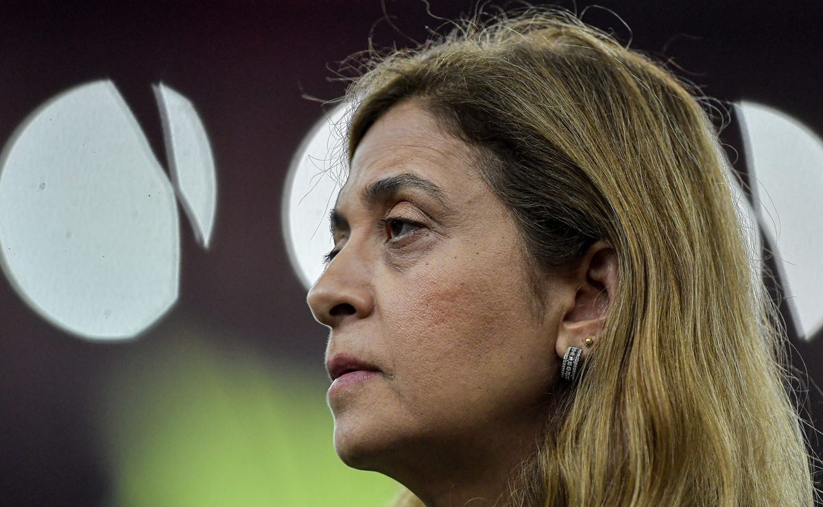 Leila Pereira define ‘camisa 9’, e pode repatriar Arthur Cabral, atualmente no Benfica-POR