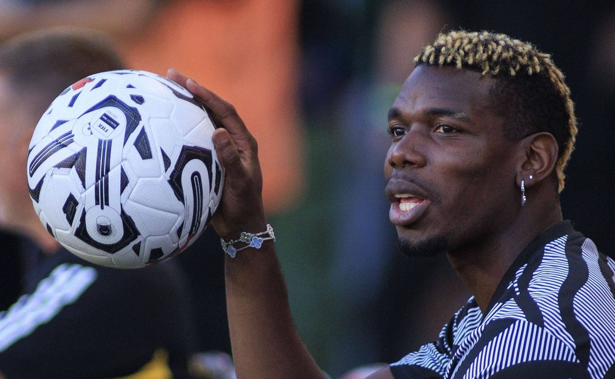 Memphis Depay decide ajudar nas negociações pela chegada de Paul Pogba ao Corinthians em 2025