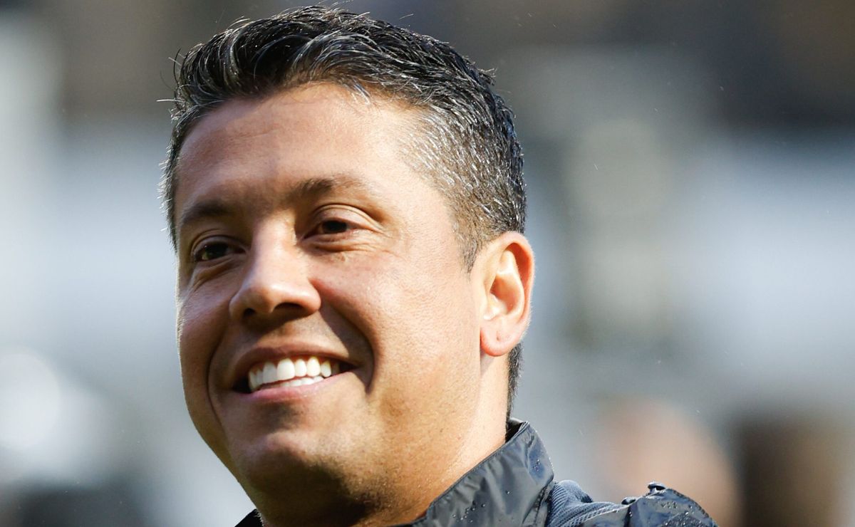 Vasco procurou técnico Thiago Carpini, do Vitória