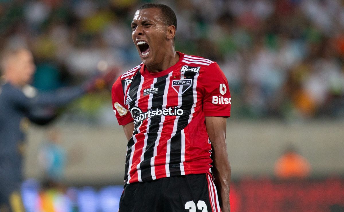 Atlético-MG recebe informações sobre Luizão, ex-São Paulo, e Victor Bagy avalia contratação