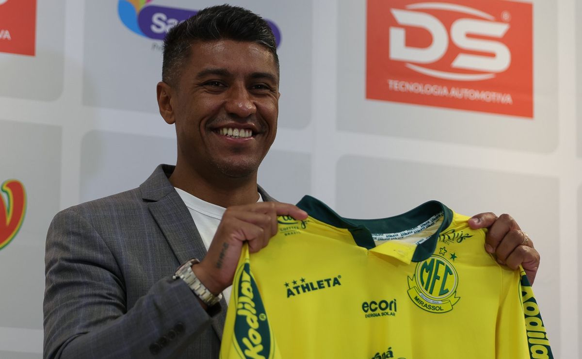 Paulinho assume como executivo no Mirassol e negocia contratação de Sandry, do Santos