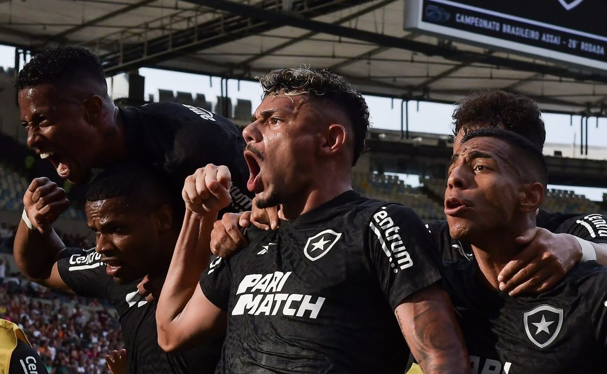 Santos monitora Tiquinho Soares, do Botafogo, e pensa em contratação para 2025