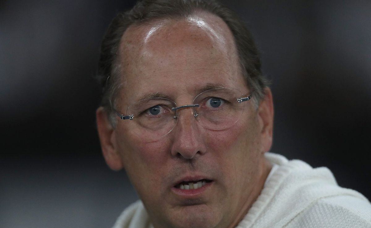 John Textor é pego de surpresa com possível 'adeus' de Artur Jorge no Botafogo