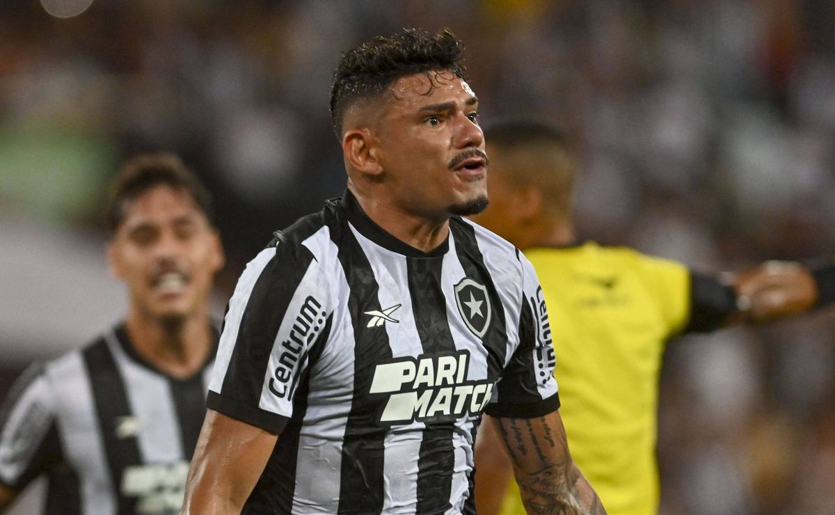 Santos quer 2 grandes reforços e pode fechar com Tiquinho Soares e Rony